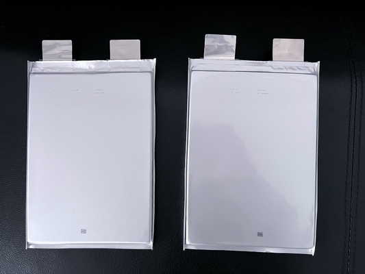 Efisiensi Pengisian dan Pelepasan Tinggi yang Aman 50A Umur Panjang LFP Lipo4 Poch Cell 3.2V Densitas Energi Tinggi Lithium Ion